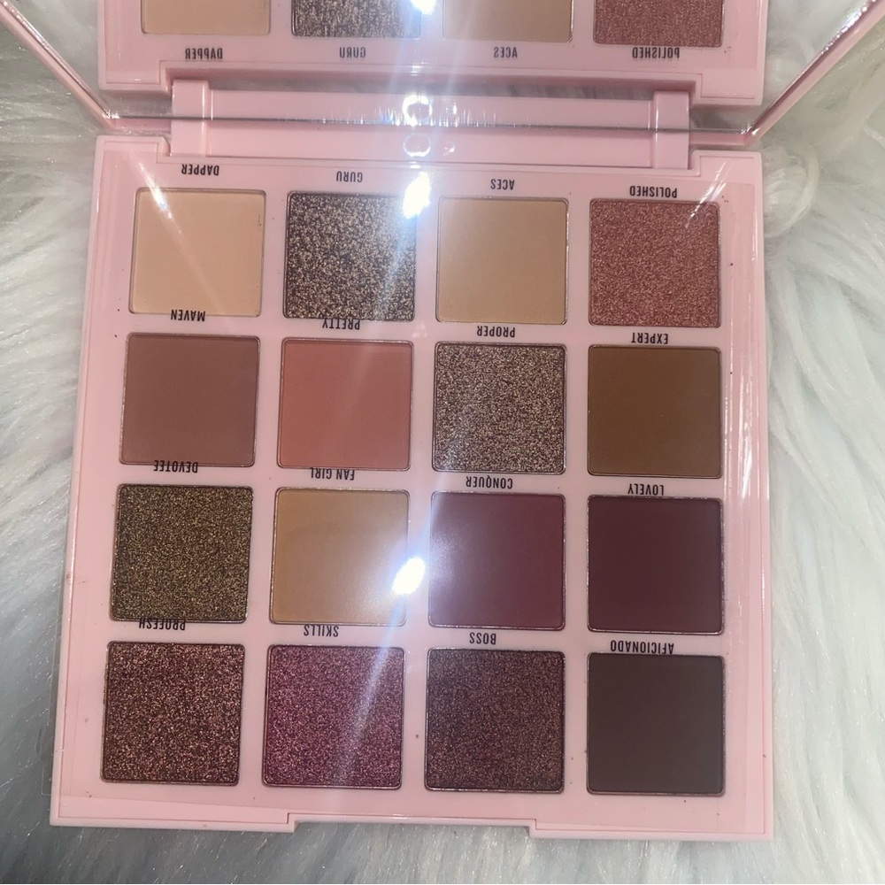 NeW LA girl eyeshadow palette 🌸 - Picture 3 of 9